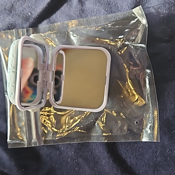 Sanrio Cinnamroll bundle make-up case,pop-socket, and bracelet - Picture 3 of 7